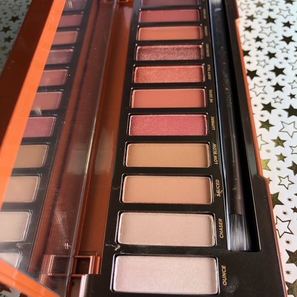 New! Urban Decay Naked Heat Eye Shadow Palette - Picture 3 of 8